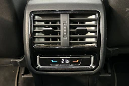 valkoinen Volkswagen Passat 2023 kuva 29.