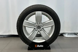 valkoinen Volkswagen Passat 2023 kuva 36.