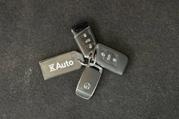 valkoinen Volkswagen Passat 2023 kuva 38.