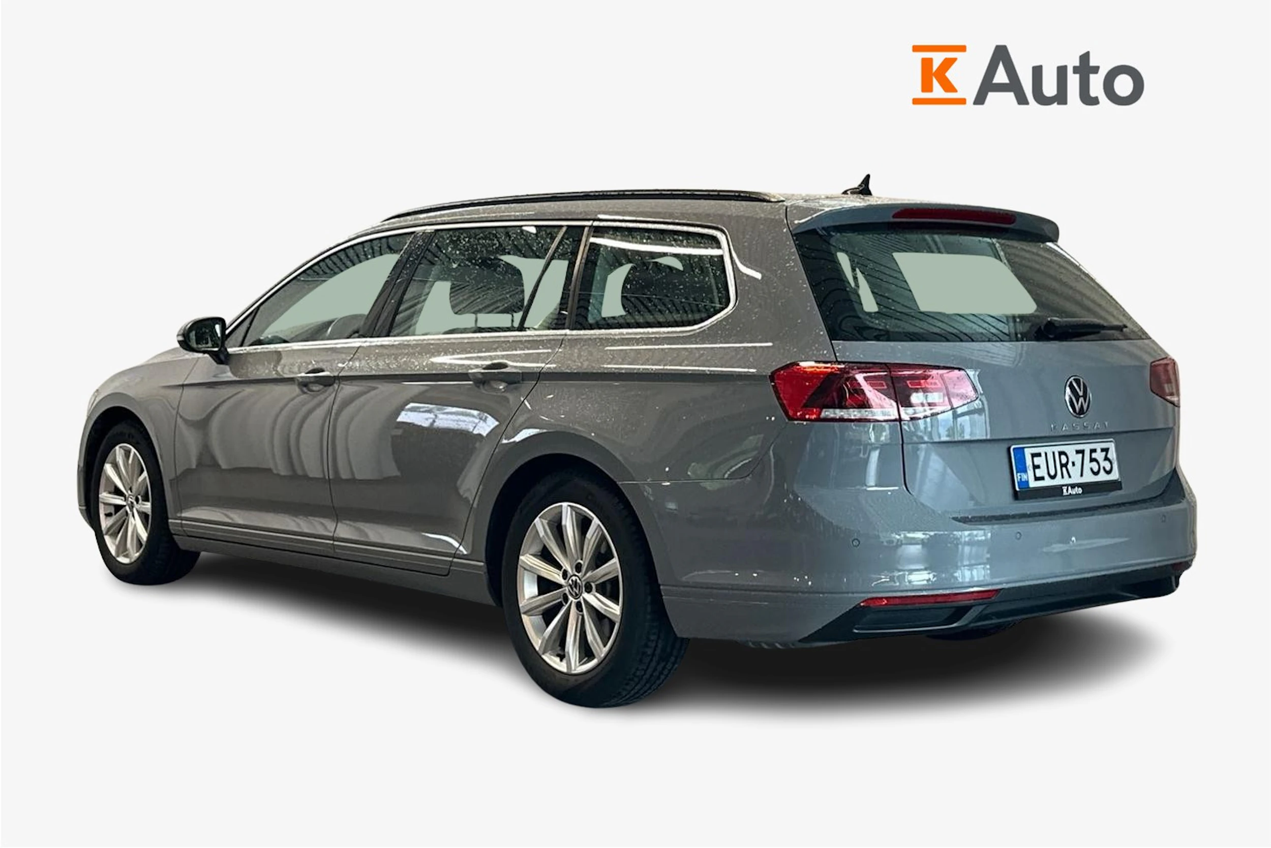 harmaa Volkswagen Passat 2023 kuva 2.