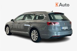harmaa Volkswagen Passat 2023 kuva 2.