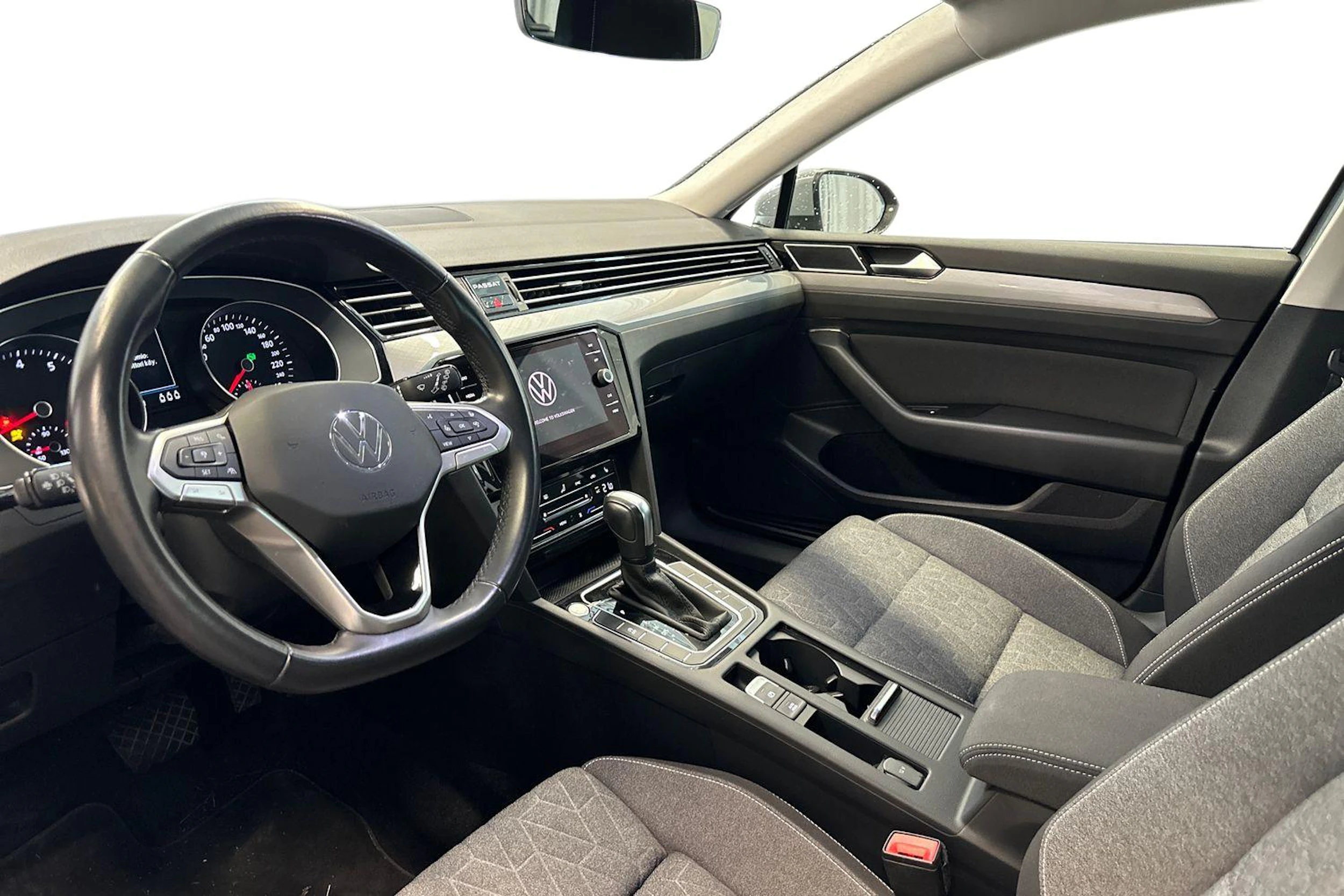 harmaa Volkswagen Passat 2023 kuva 3.