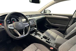 harmaa Volkswagen Passat 2023 kuva 3.