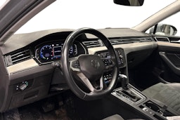 harmaa Volkswagen Passat 2023 kuva 3.