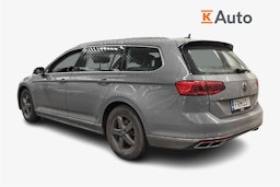 harmaa Volkswagen Passat 2023 kuva 2.