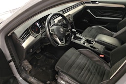 harmaa Volkswagen Passat 2023 kuva 3.