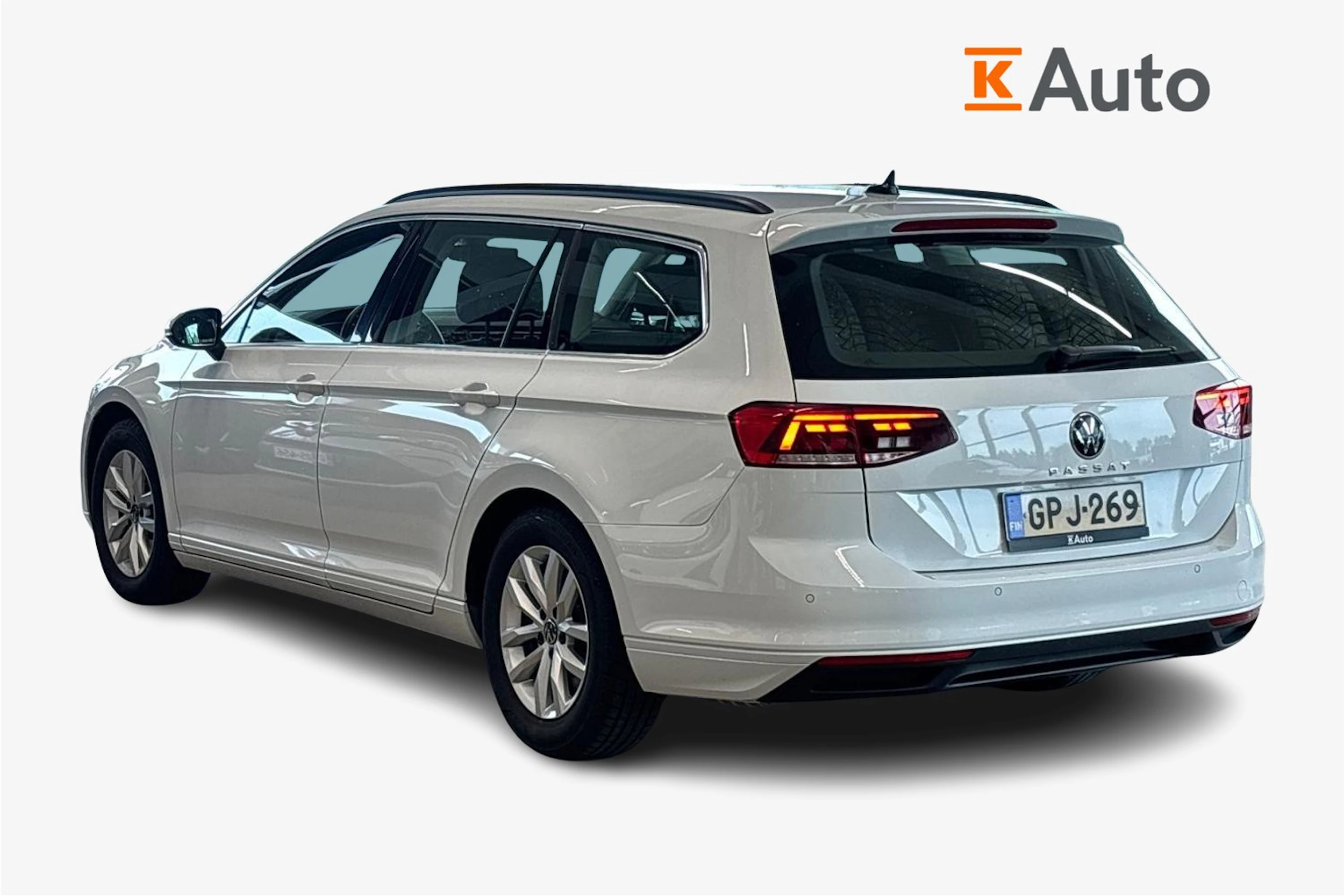 valkoinen Volkswagen Passat 2023 kuva 2.