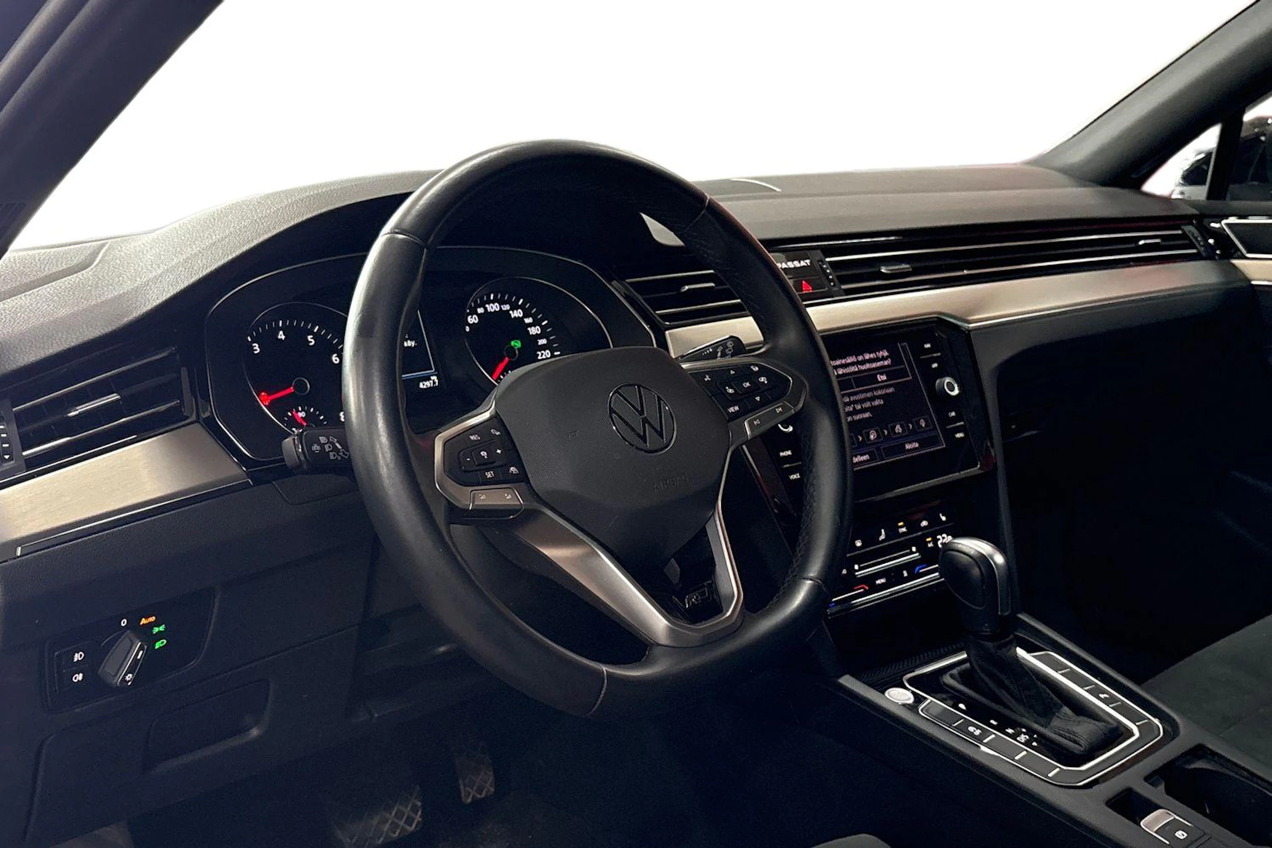 musta Volkswagen Passat 2023 kuva 6.