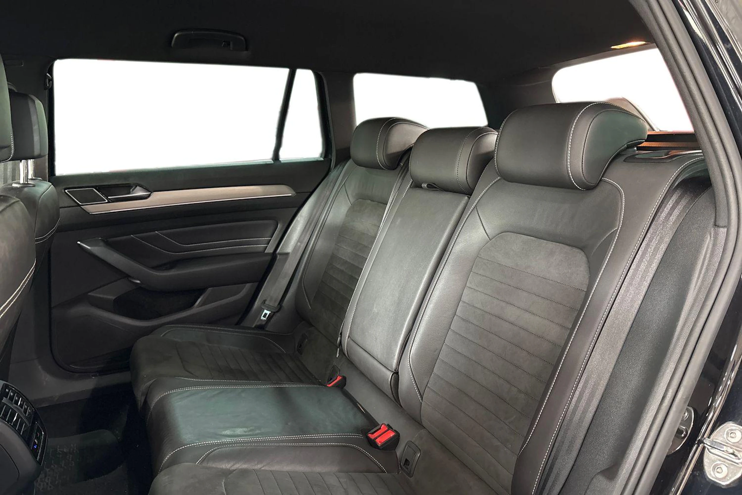 musta Volkswagen Passat 2023 kuva 7.