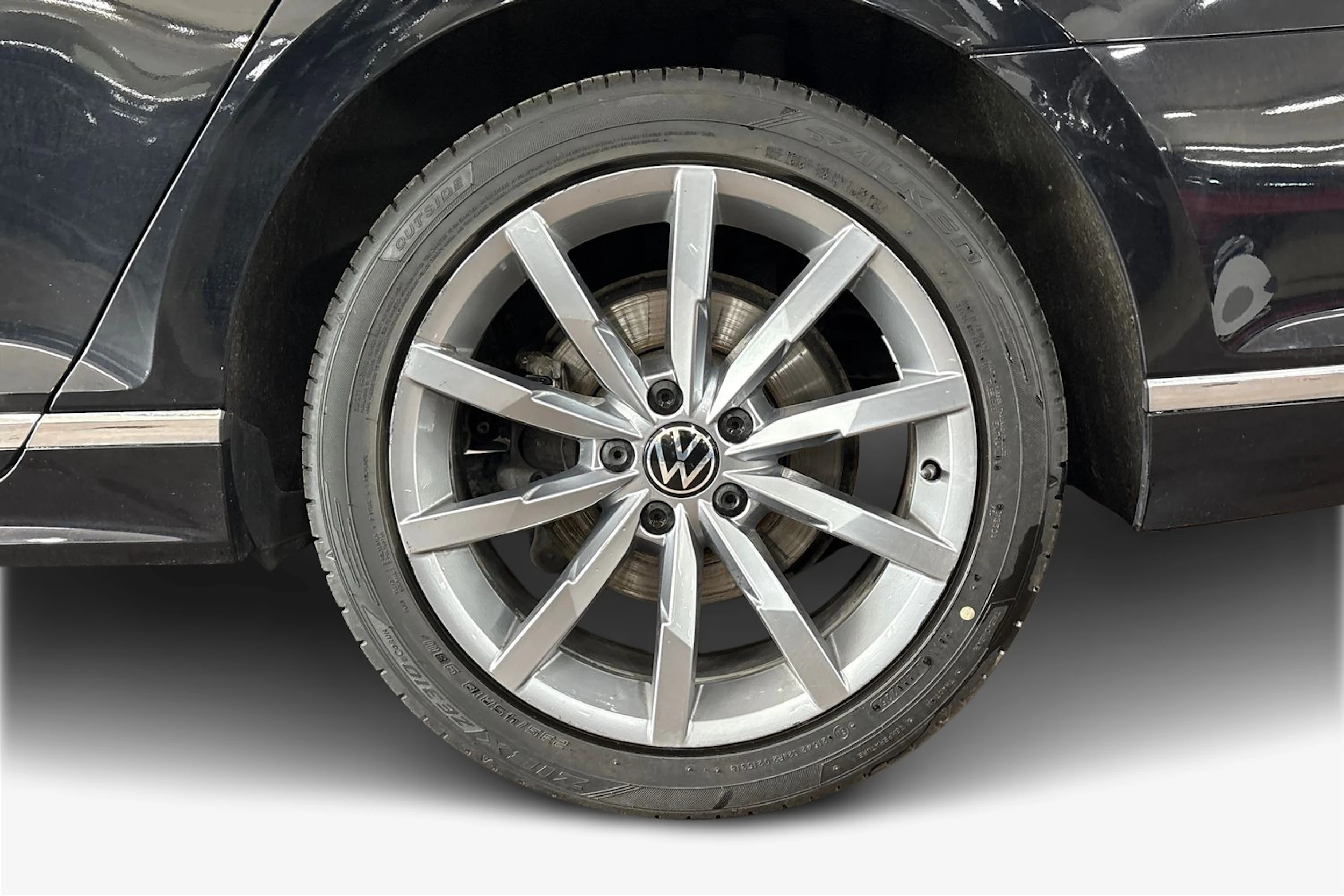 musta Volkswagen Passat 2023 kuva 9.