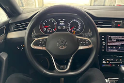 musta Volkswagen Passat 2023 kuva 11.
