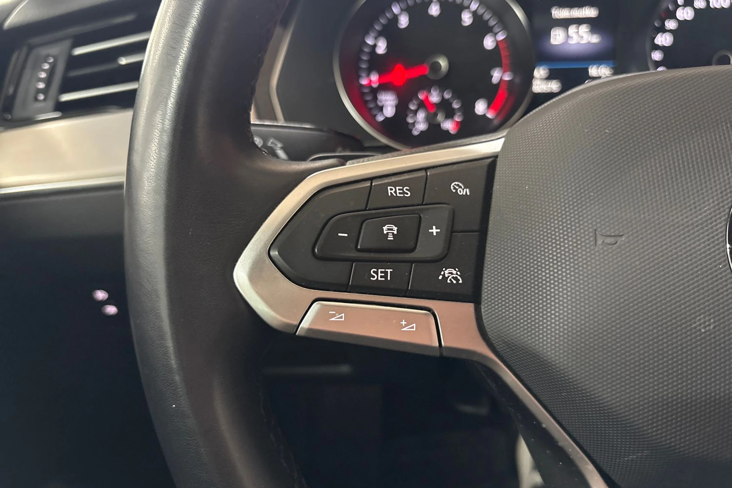 musta Volkswagen Passat 2023 kuva 13.