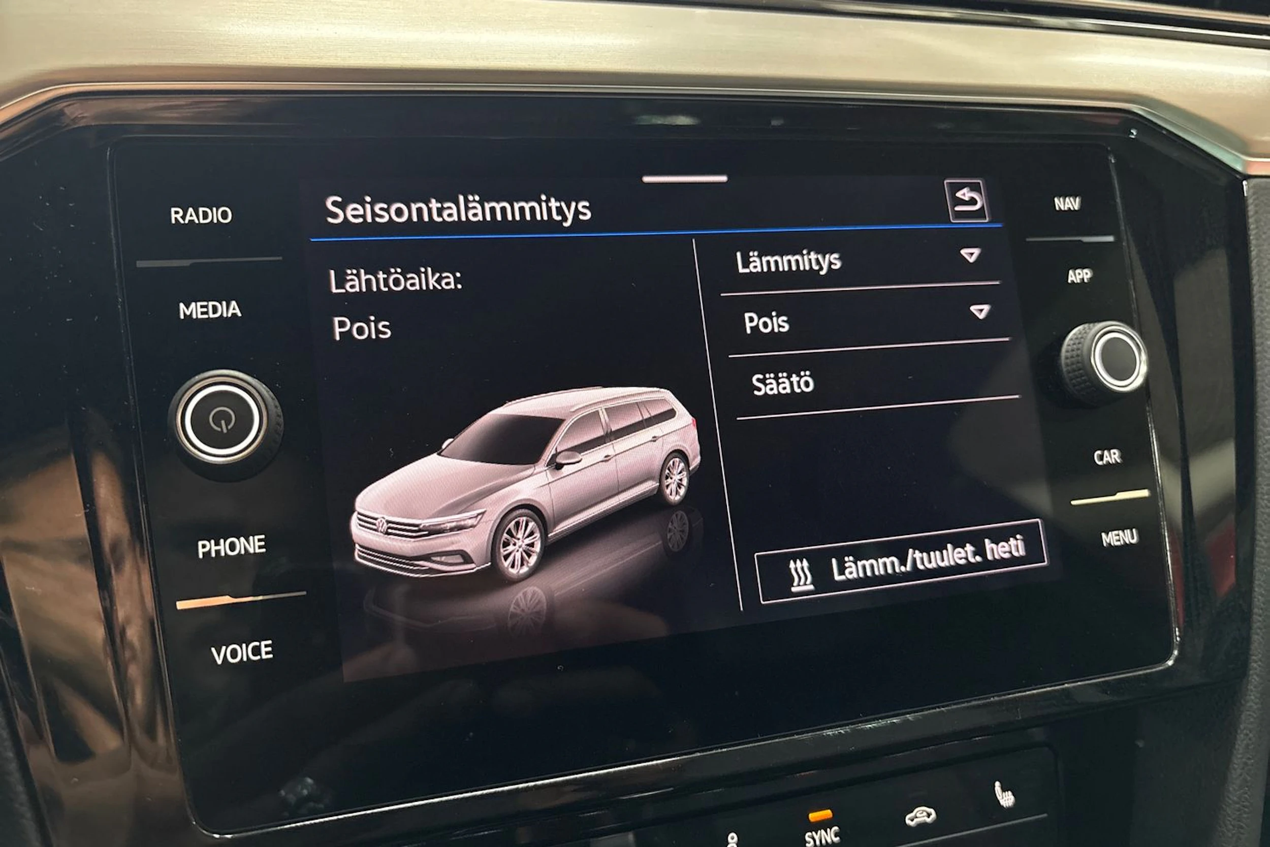 musta Volkswagen Passat 2023 kuva 19.