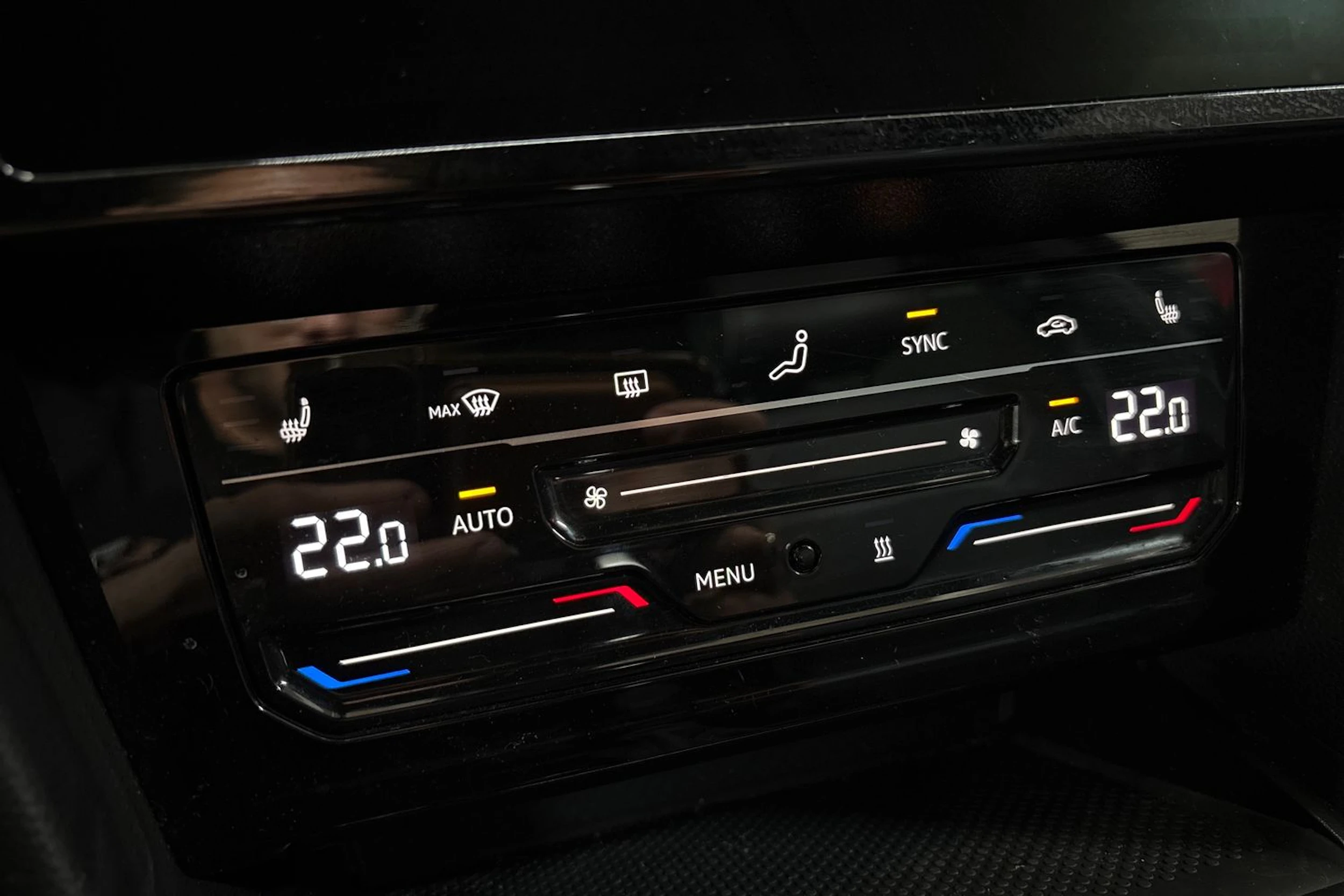 musta Volkswagen Passat 2023 kuva 20.