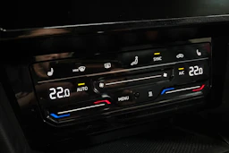 musta Volkswagen Passat 2023 kuva 20.