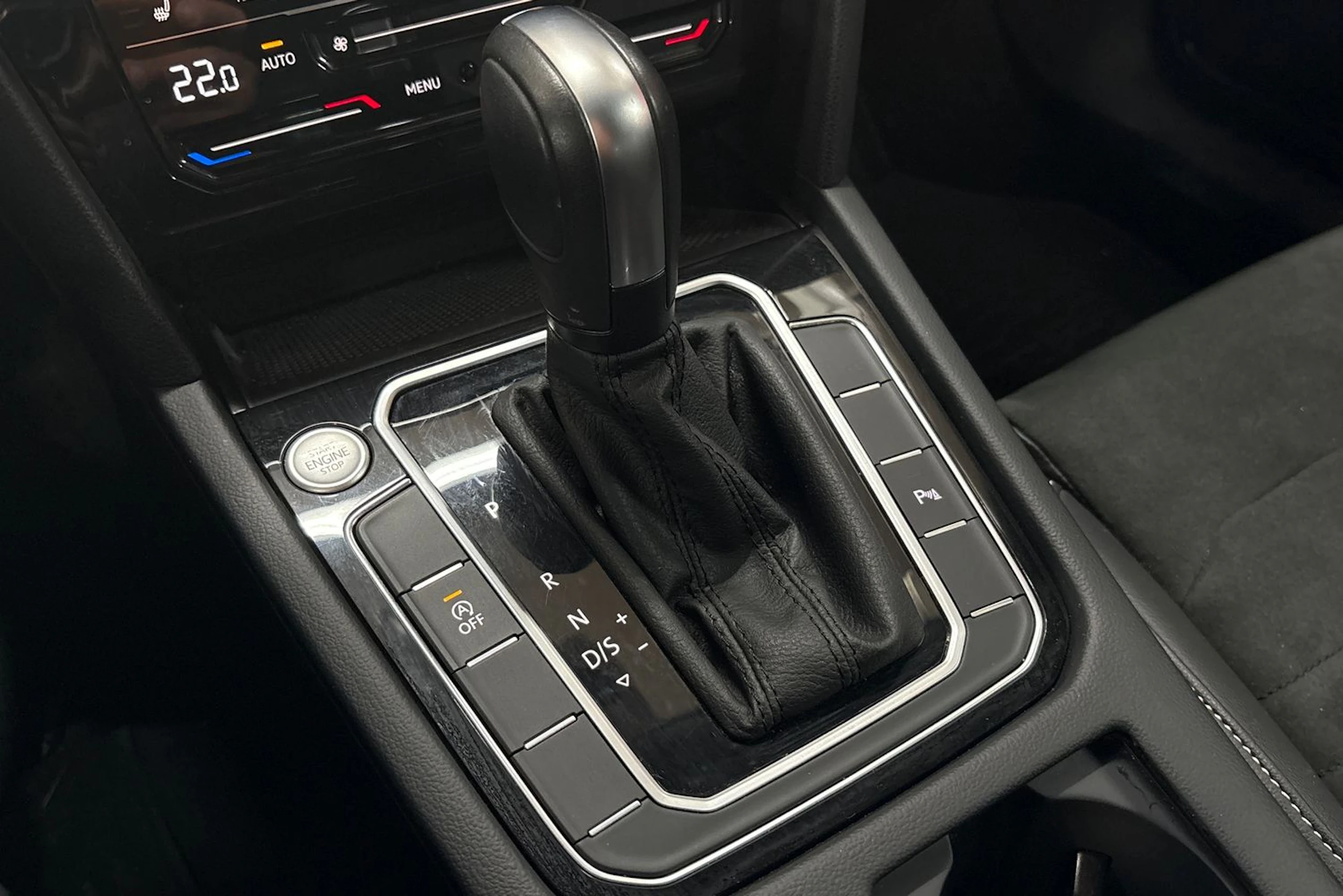 musta Volkswagen Passat 2023 kuva 21.