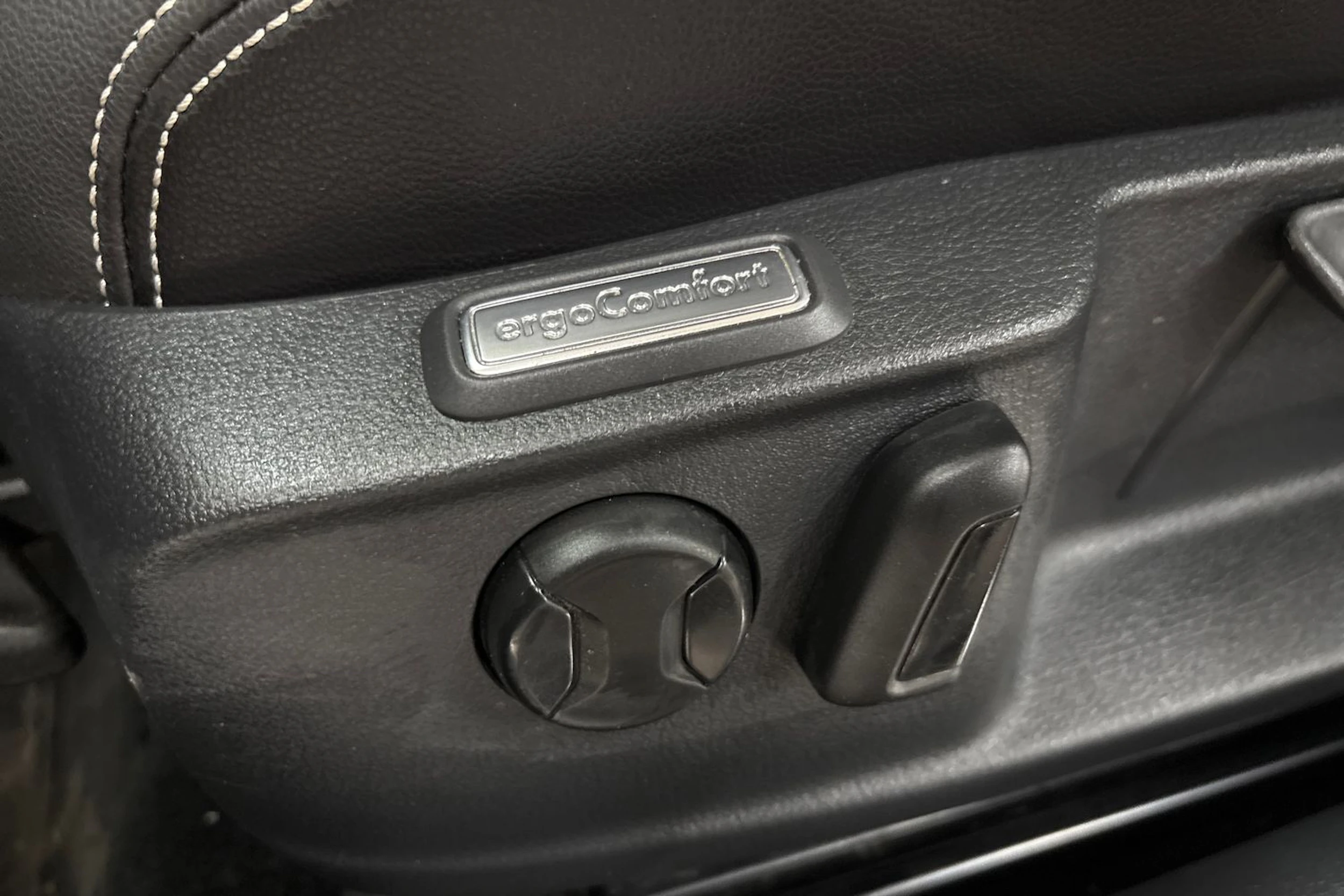 musta Volkswagen Passat 2023 kuva 24.
