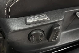 musta Volkswagen Passat 2023 kuva 24.