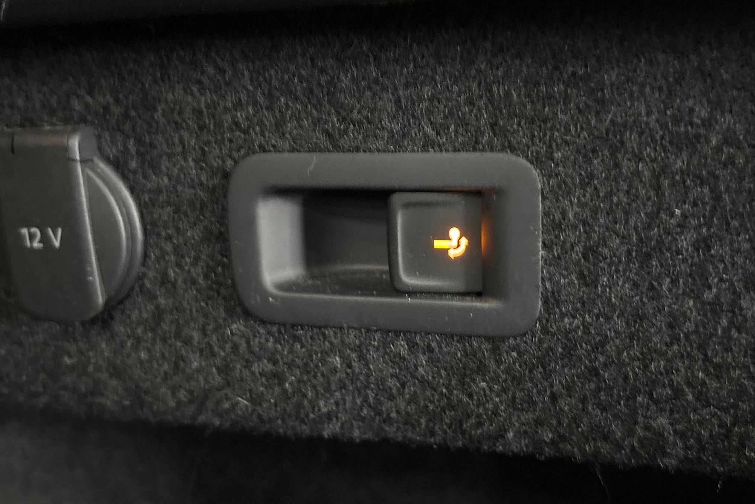 musta Volkswagen Passat 2023 kuva 26.