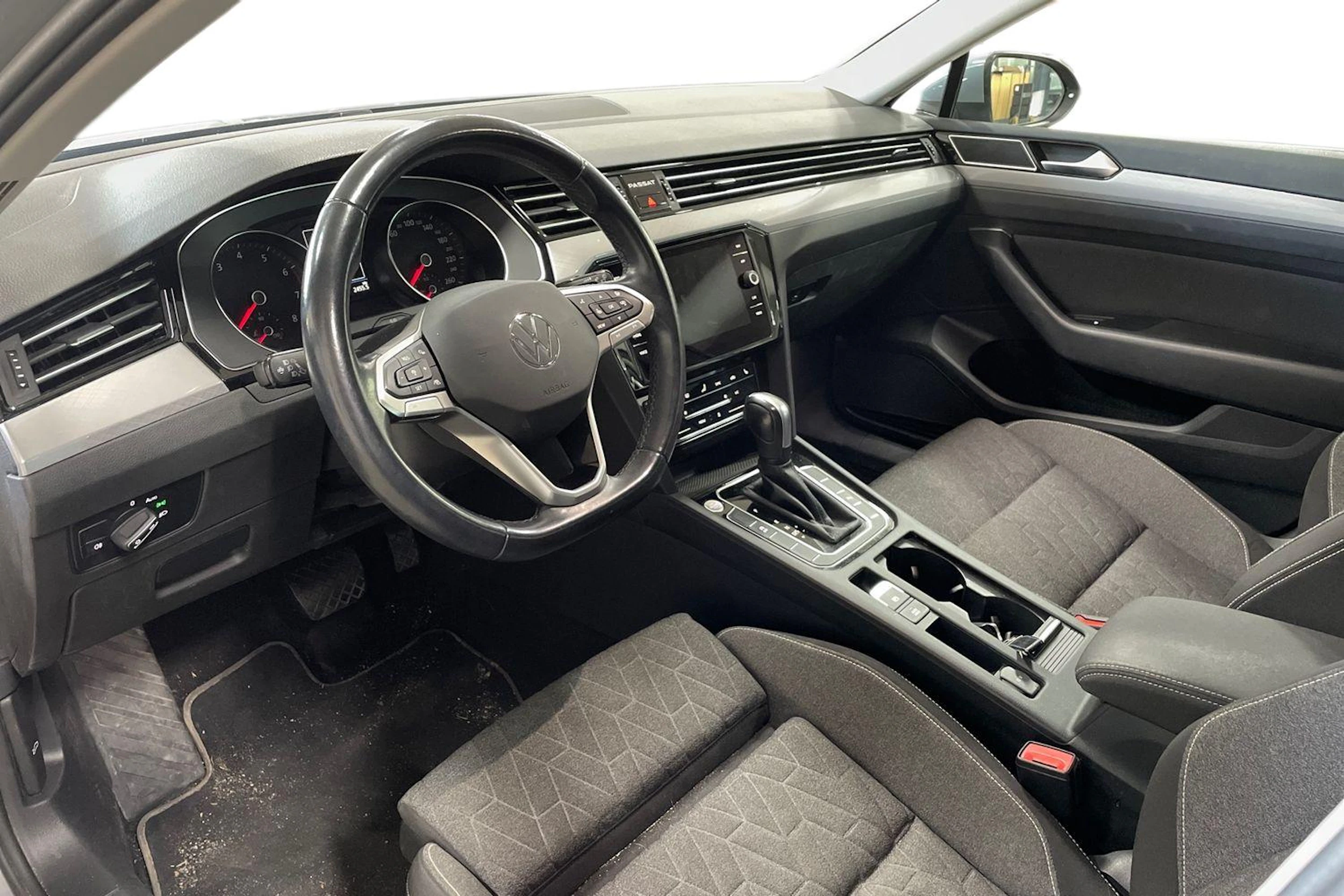 Harmaa Volkswagen PASSAT 2023 kuva 3.