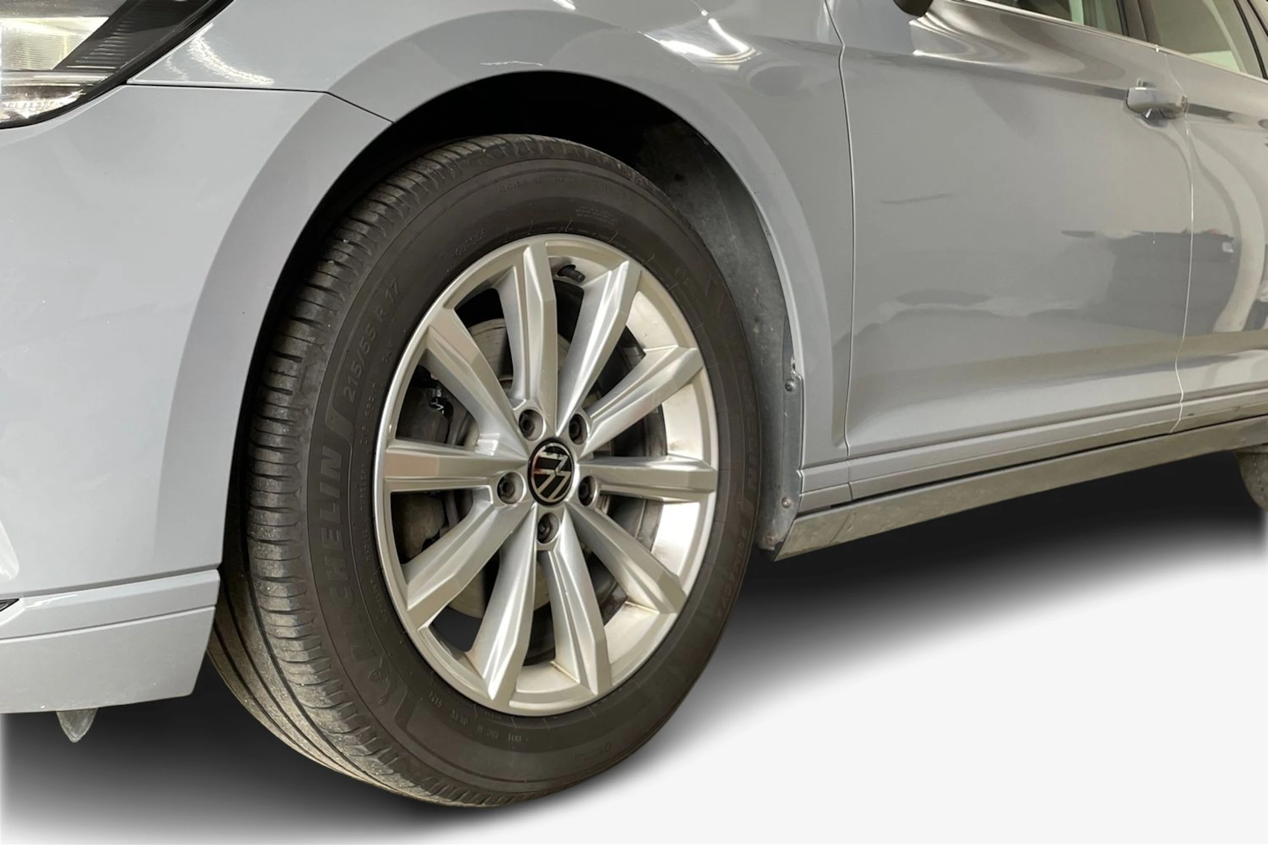 Harmaa Volkswagen PASSAT 2023 kuva 9.
