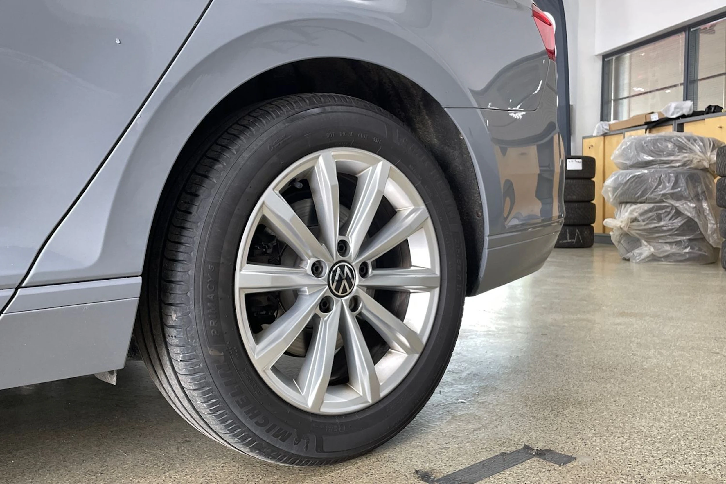 Harmaa Volkswagen PASSAT 2023 kuva 10.