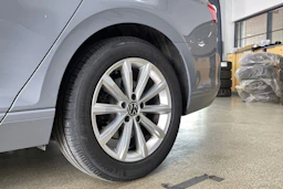 Harmaa Volkswagen PASSAT 2023 kuva 10.