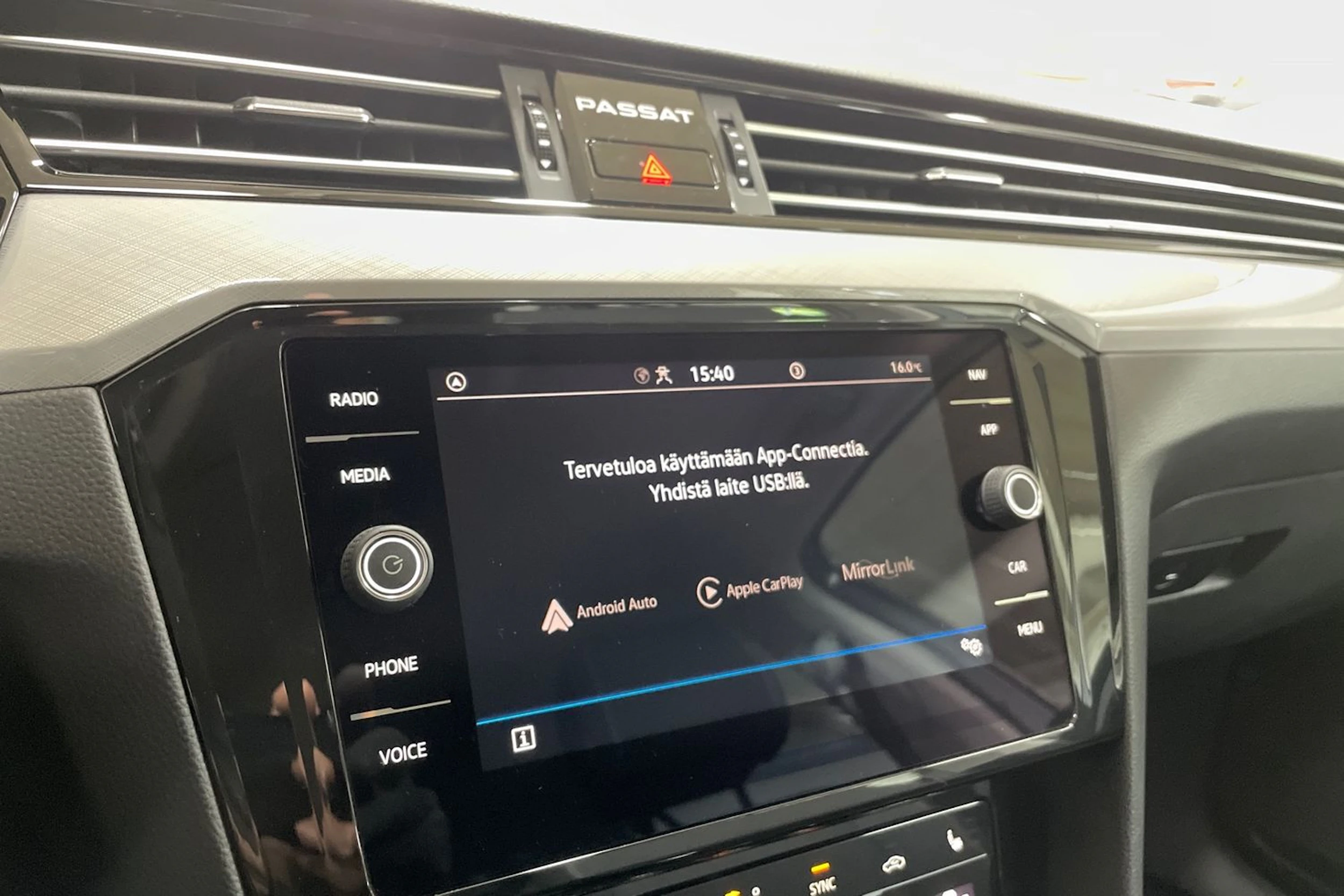 Harmaa Volkswagen PASSAT 2023 kuva 12.