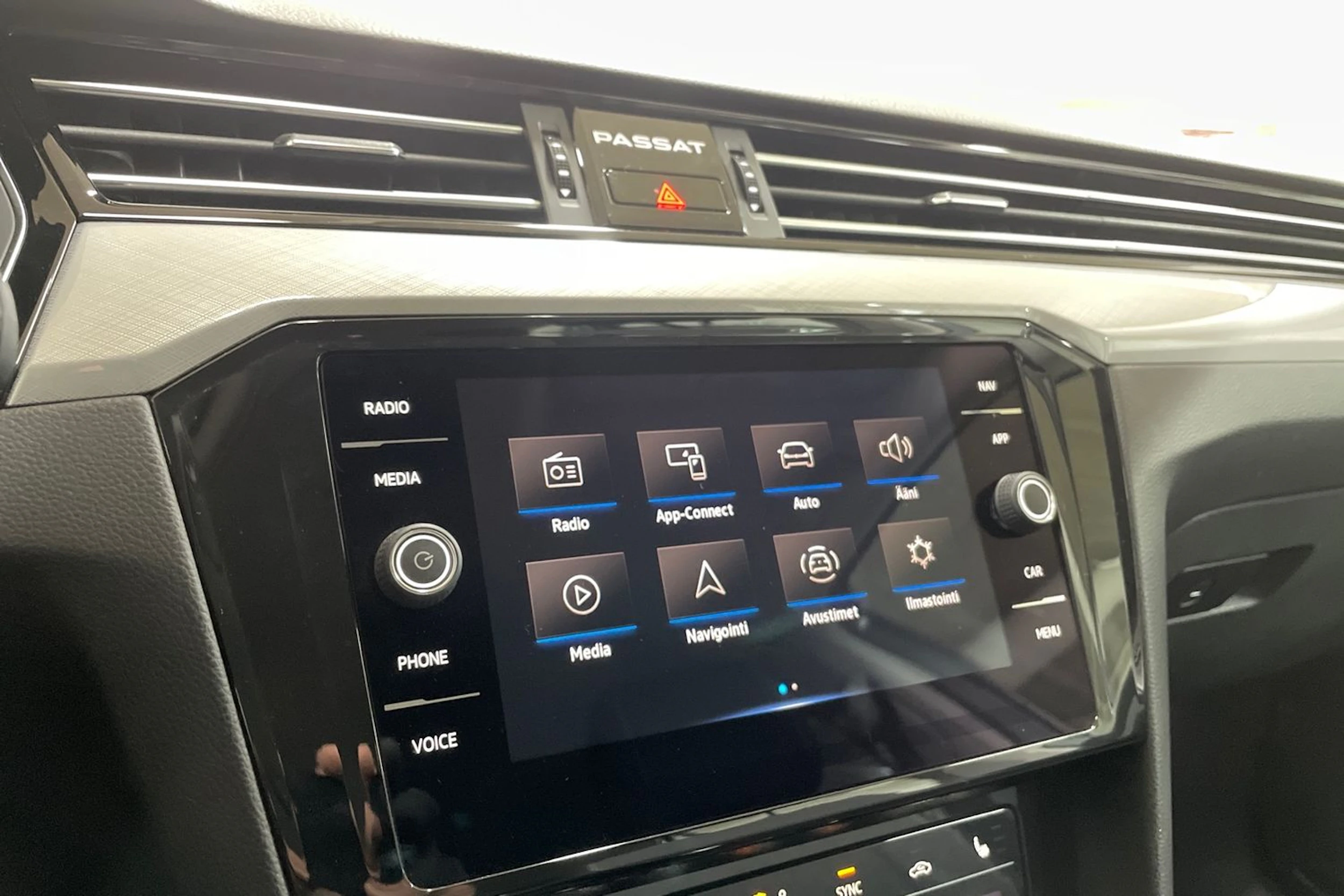 Harmaa Volkswagen PASSAT 2023 kuva 14.