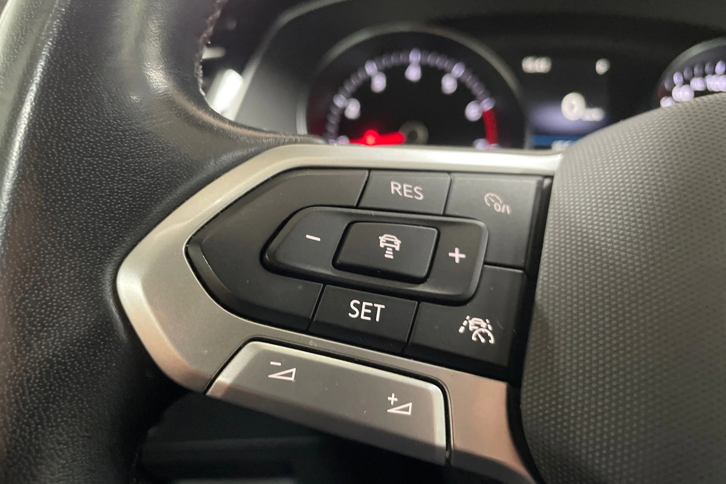 Harmaa Volkswagen PASSAT 2023 kuva 17.
