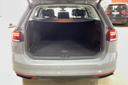 Harmaa Volkswagen PASSAT 2023 kuva 19.