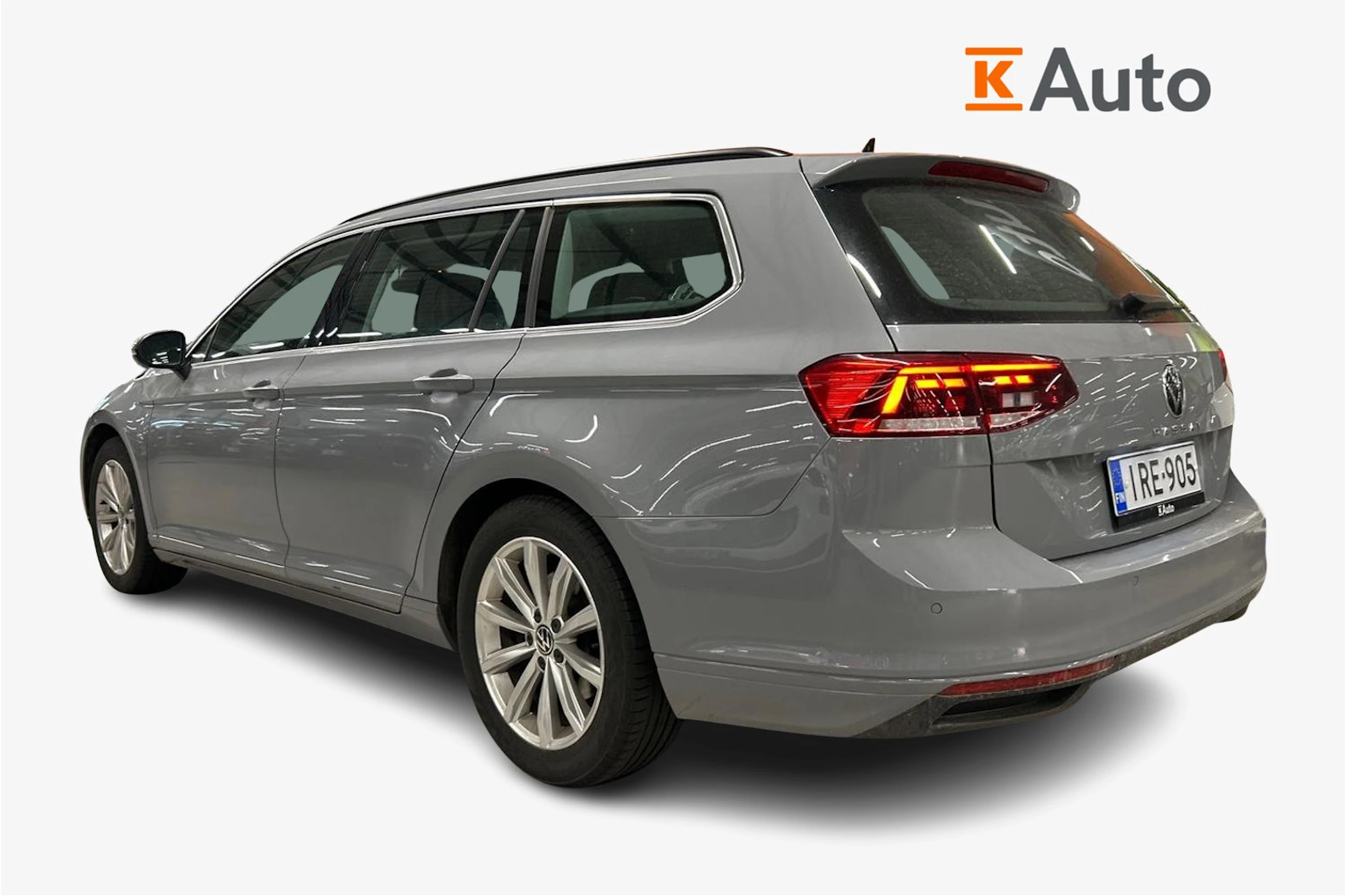 harmaa Volkswagen Passat 2023 kuva 2.