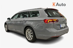 harmaa Volkswagen Passat 2023 kuva 2.