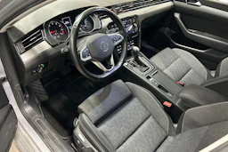 harmaa Volkswagen Passat 2023 kuva 3.