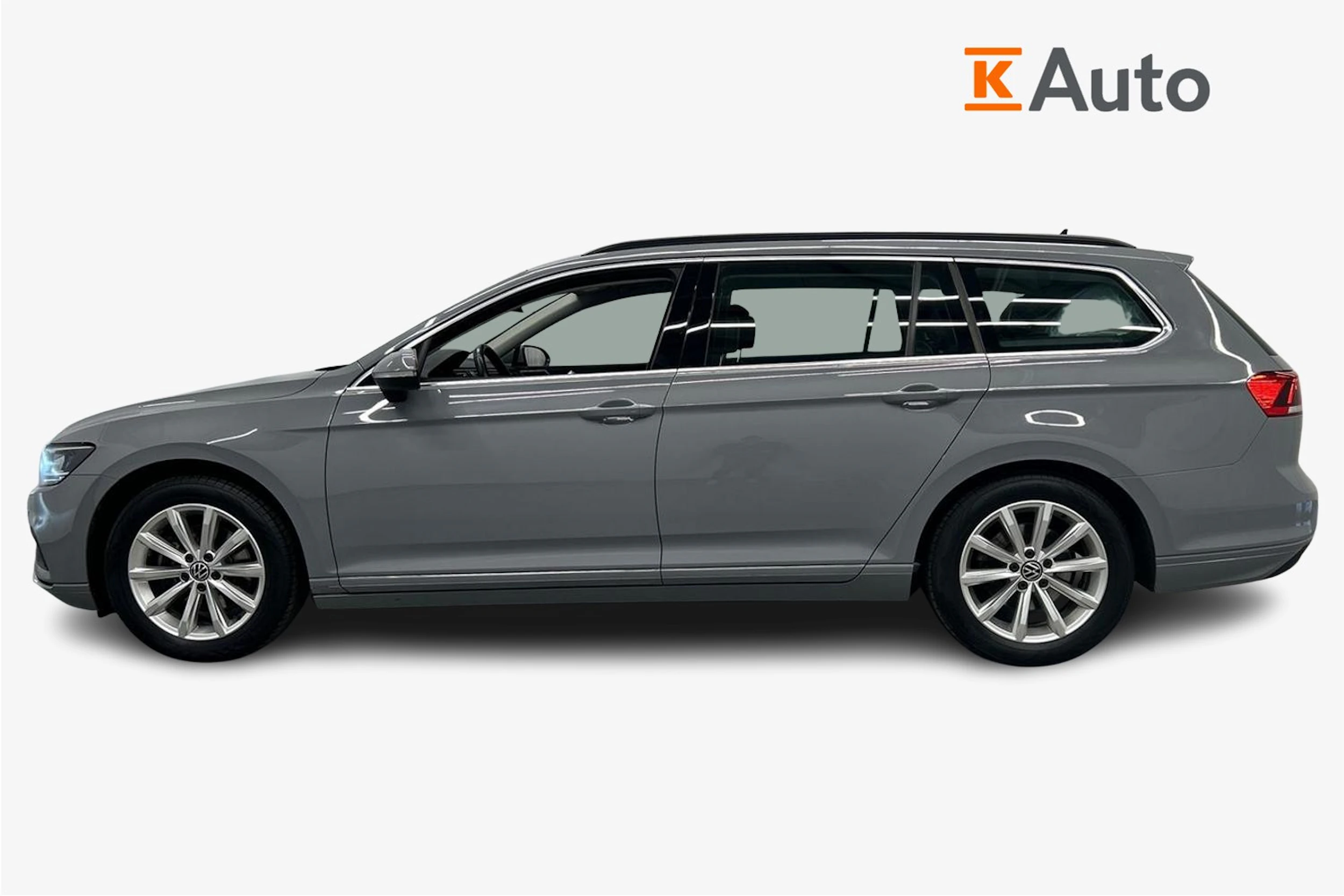 harmaa Volkswagen Passat 2023 kuva 7.
