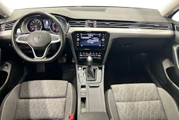harmaa Volkswagen Passat 2023 kuva 9.