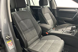 harmaa Volkswagen Passat 2023 kuva 15.
