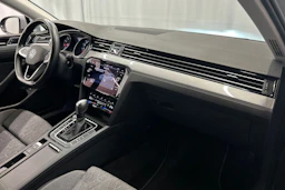 harmaa Volkswagen Passat 2023 kuva 16.