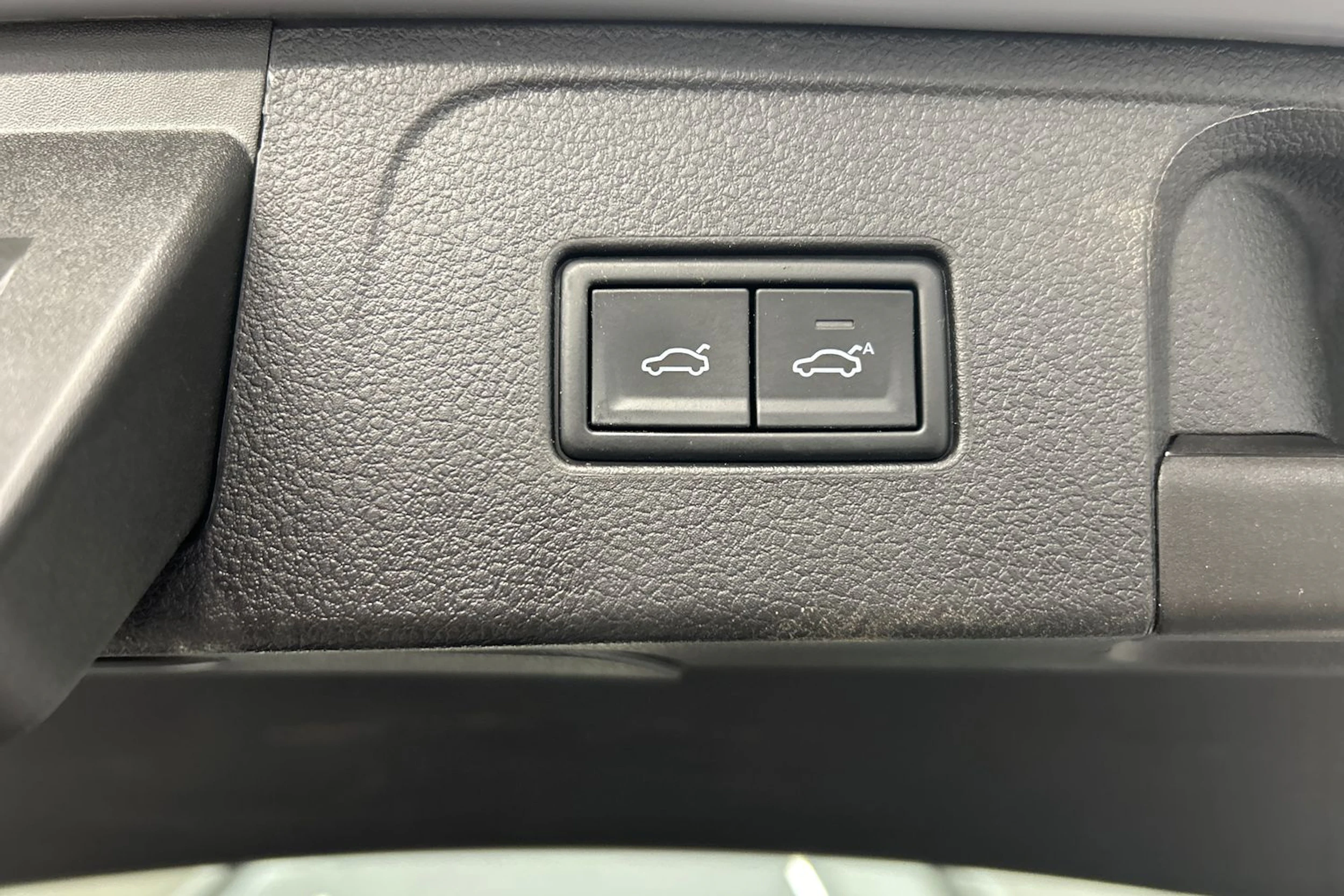 harmaa Volkswagen Passat 2023 kuva 18.