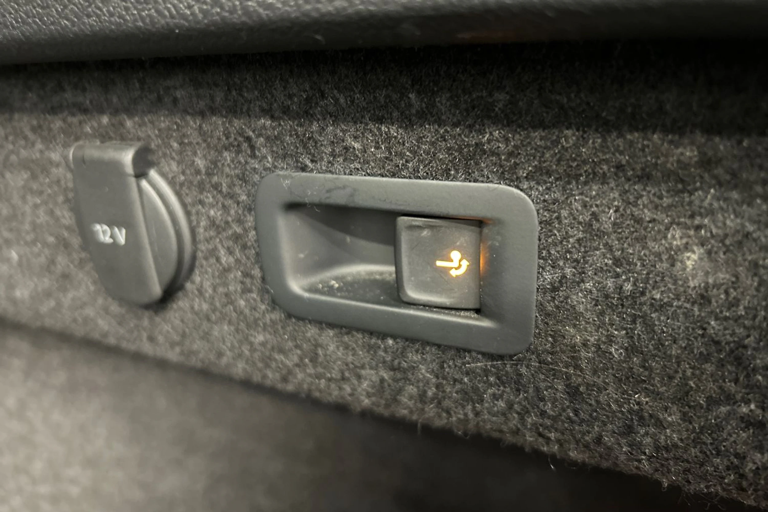 harmaa Volkswagen Passat 2023 kuva 19.