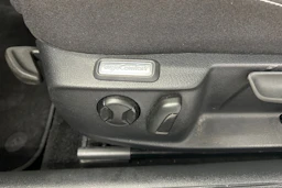 harmaa Volkswagen Passat 2023 kuva 21.