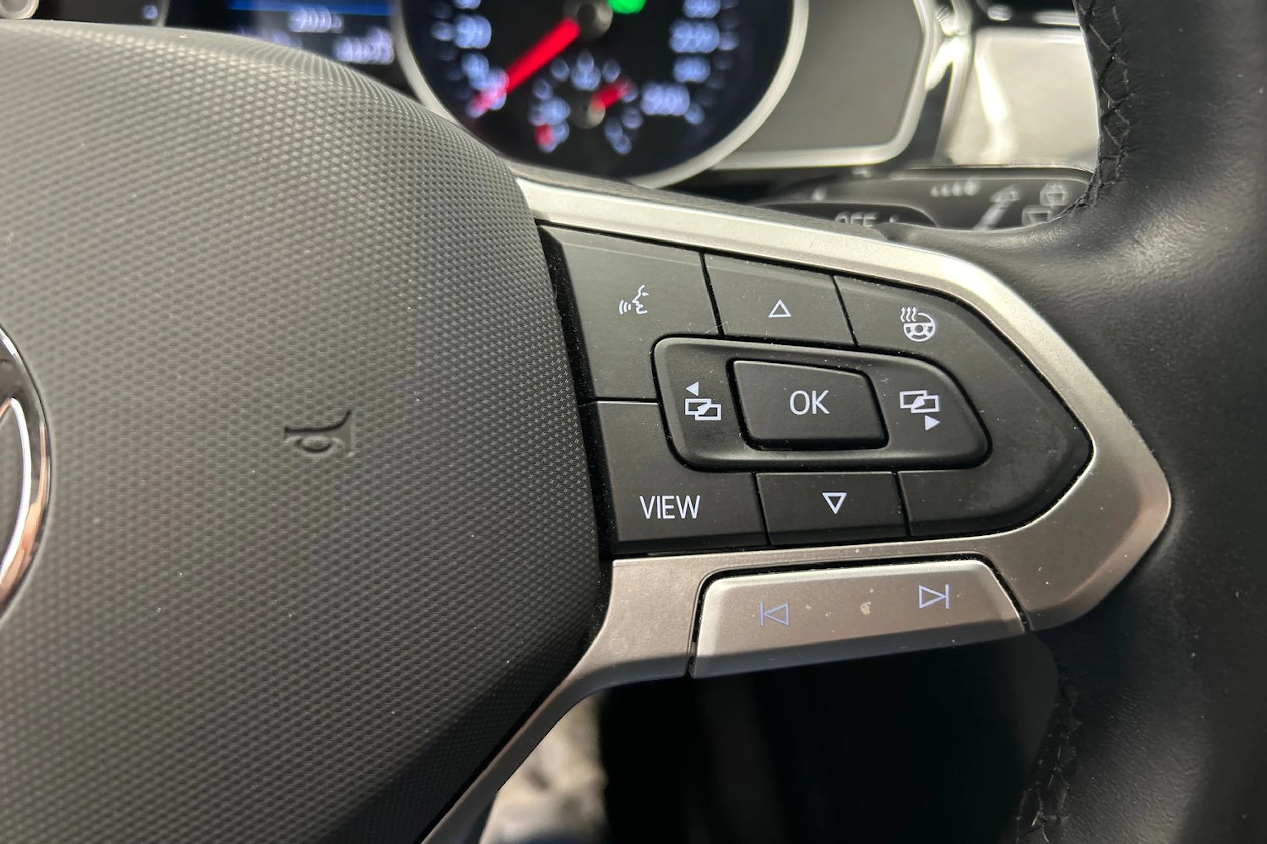 harmaa Volkswagen Passat 2023 kuva 24.
