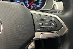 harmaa Volkswagen Passat 2023 kuva 24.