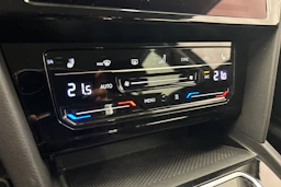 harmaa Volkswagen Passat 2023 kuva 27.