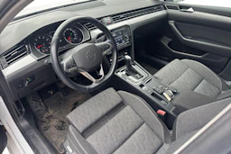 valkoinen Volkswagen Passat 2023 kuva 3.