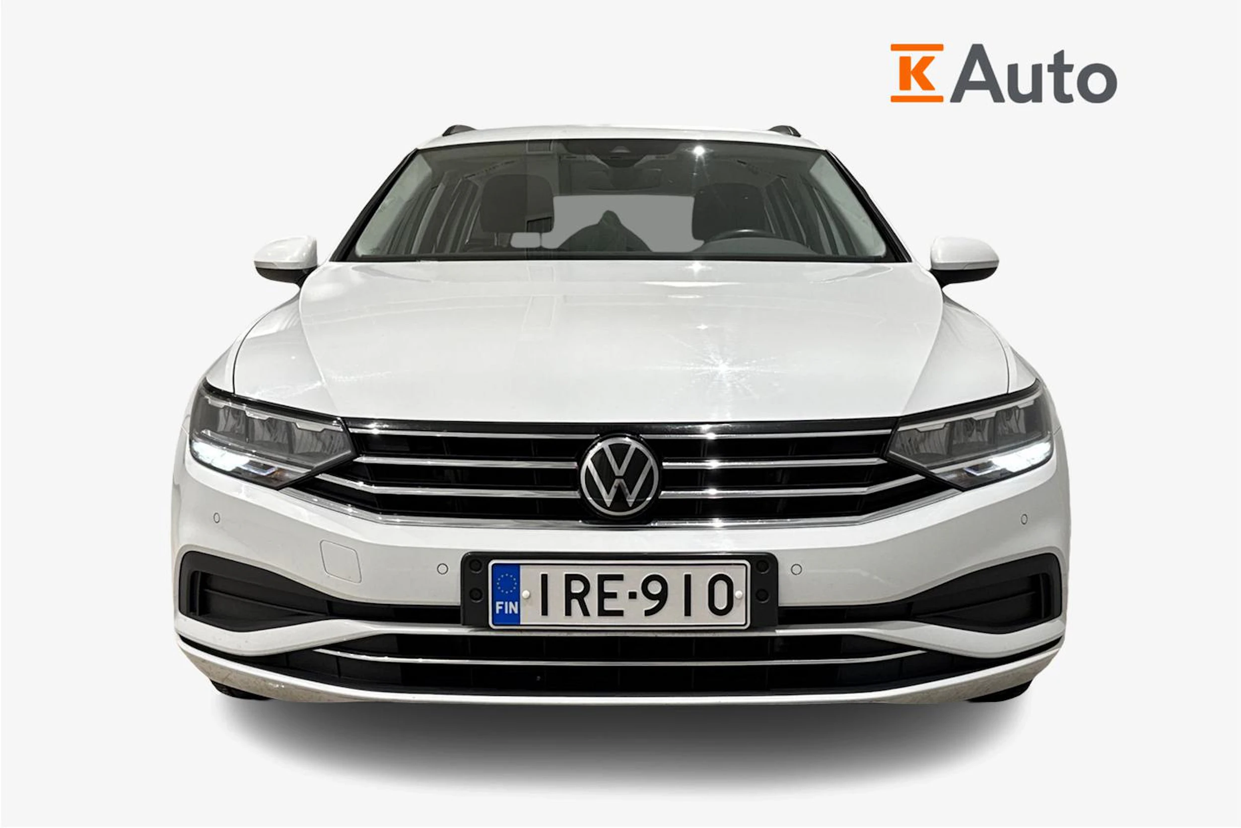 valkoinen Volkswagen Passat 2023 kuva 4.