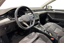 valkoinen Volkswagen Passat 2023 kuva 6.