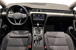 valkoinen Volkswagen Passat 2023 kuva 7.