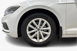 valkoinen Volkswagen Passat 2023 kuva 9.