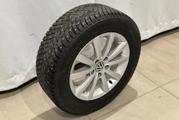valkoinen Volkswagen Passat 2023 kuva 11.
